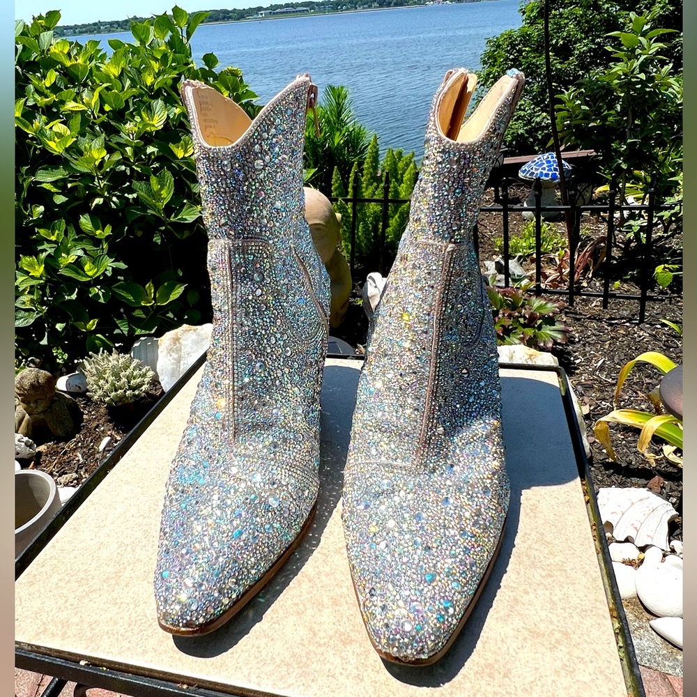 Betsey Johnson Pre-Loved Sz 9 Glittering Silver Rhinestone Heeled Boots (SH037) - Picture 3 of 9